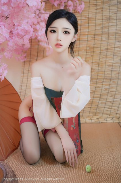 老师解我胸罩让我去他办公室海报